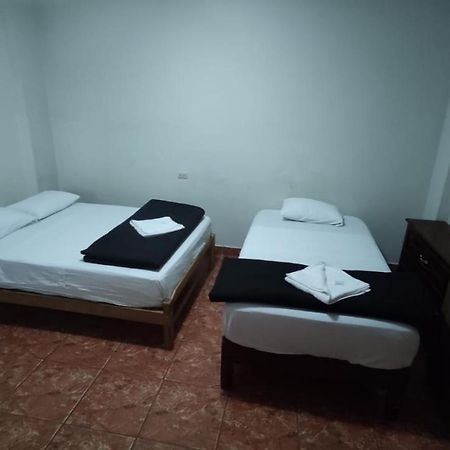 Guest House Tumbes Esterno foto