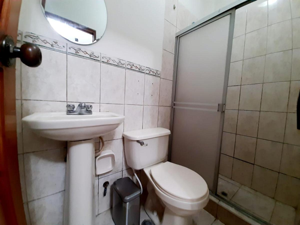 Guest House Tumbes Esterno foto