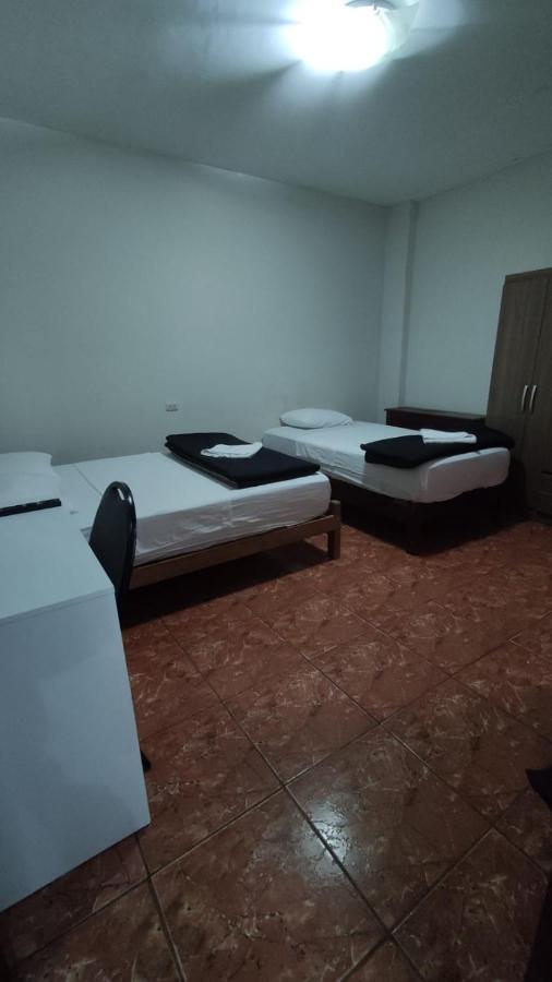 Guest House Tumbes Esterno foto