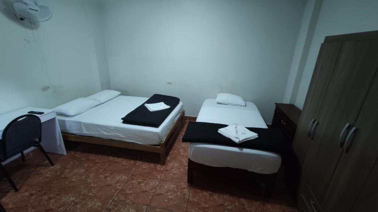 Guest House Tumbes Esterno foto
